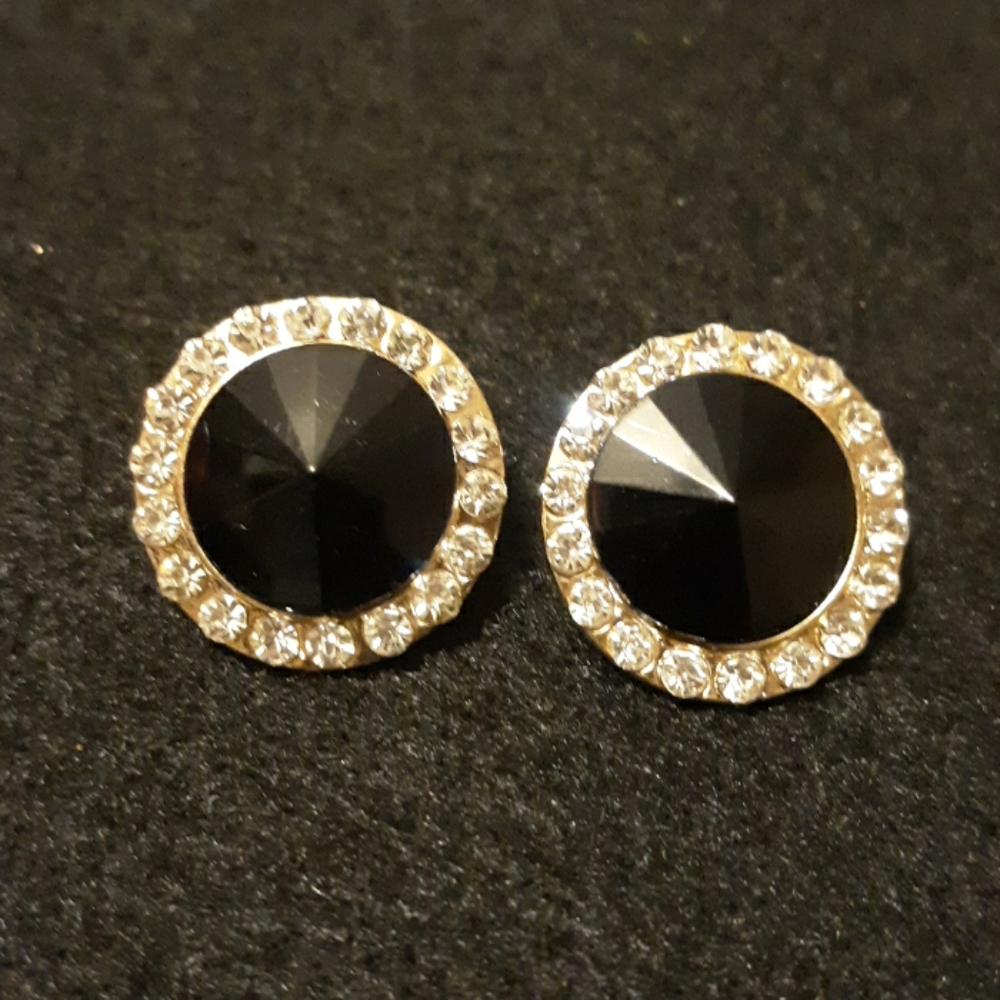 2 for $15!! 🛍💰 Stud earrings